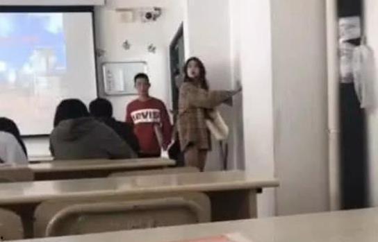 女教师下课在线播放,网络直播引发热议