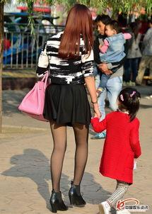 摸妈妈丝袜吧,妈妈独特魅力的温柔触碰